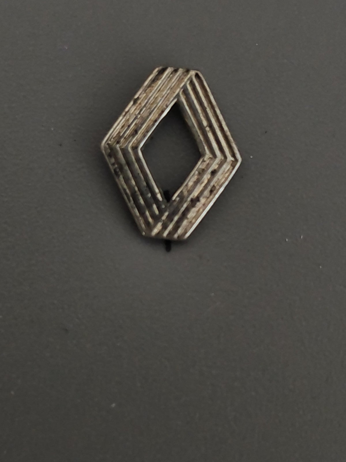 Pin's ancien Renault rétro, badge collection automobile vintage, objet publicita