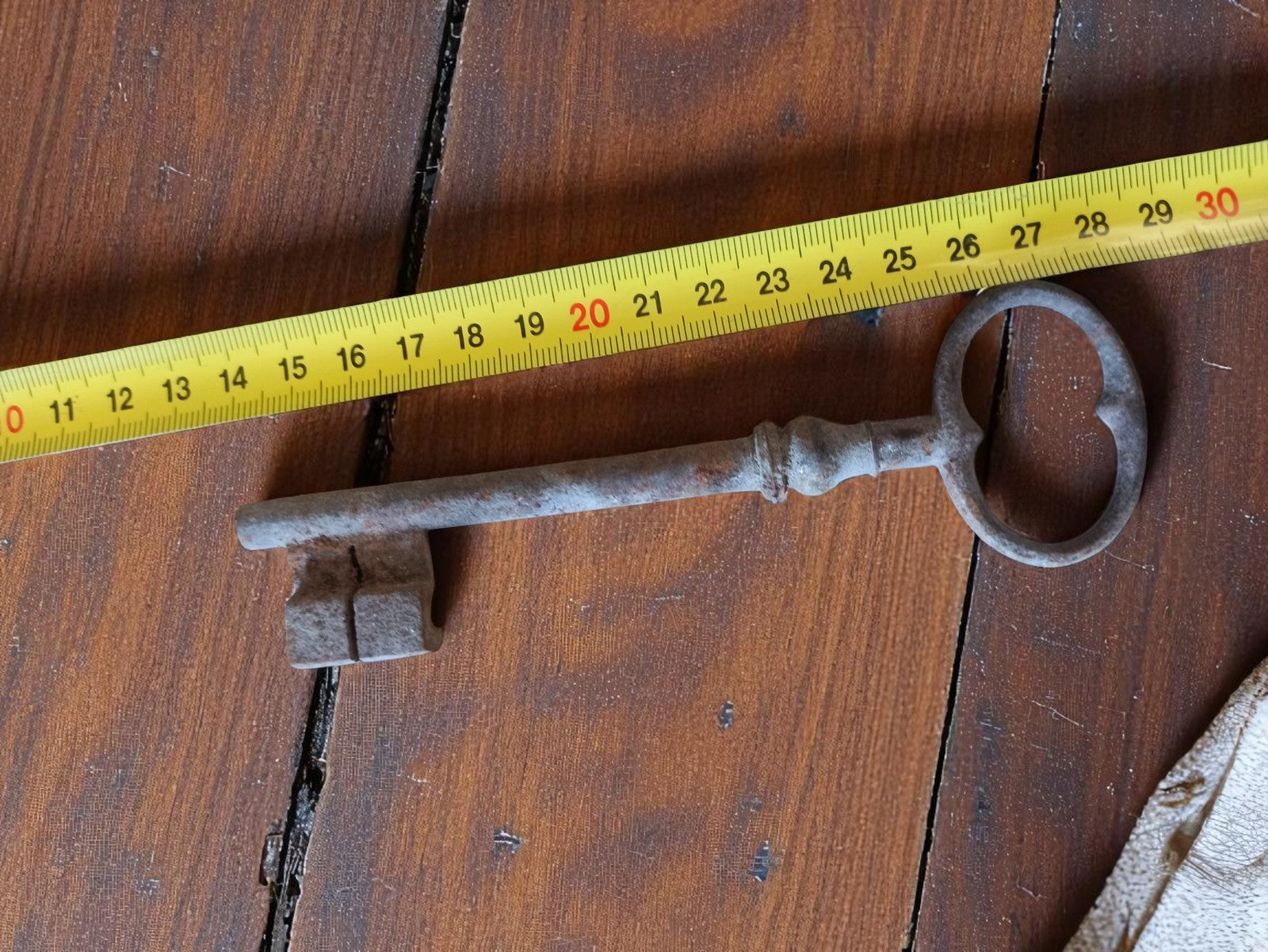 Clé ancienne fer forgé XIXe, grande clé manoir château porte rustique