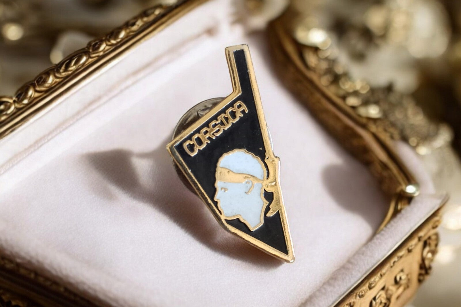 Vintage Corsica pin badge black and gold Moor's Head retro emblem