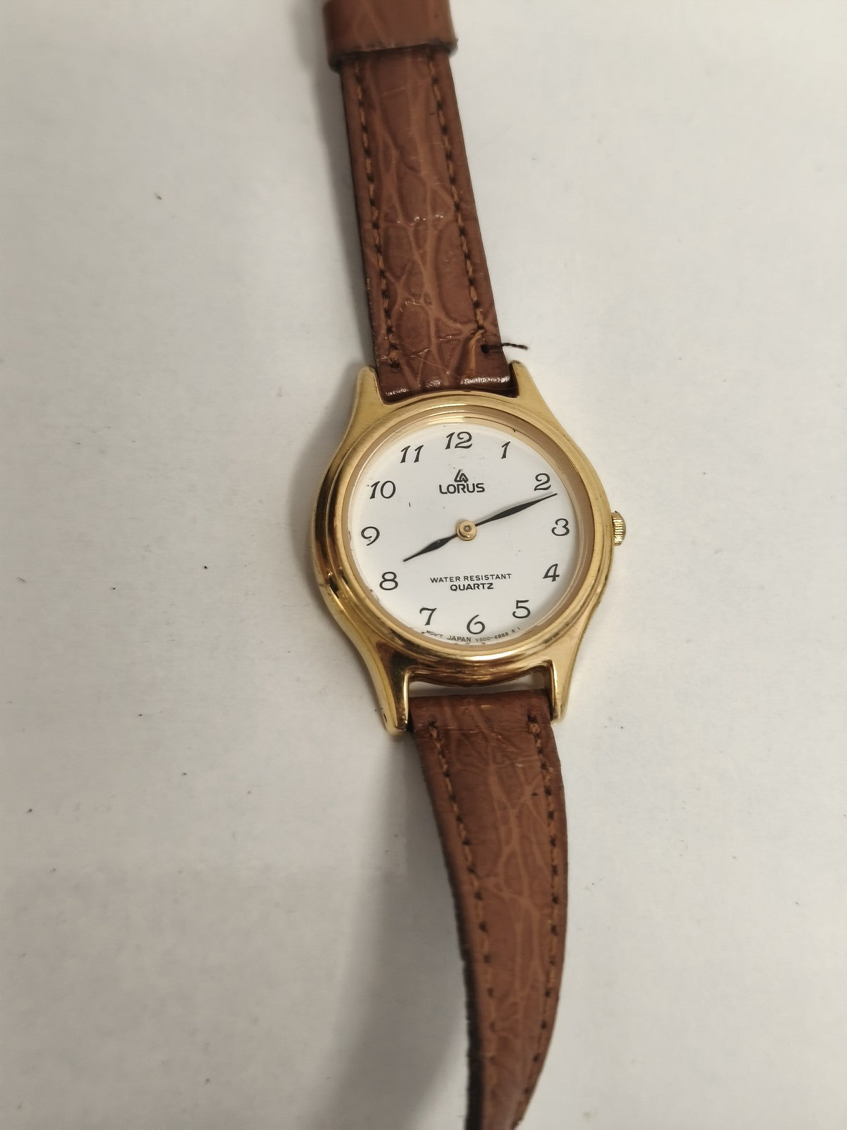 Montre vintage Lorus quartz doré cadran blanc, bracelet marron, non testée