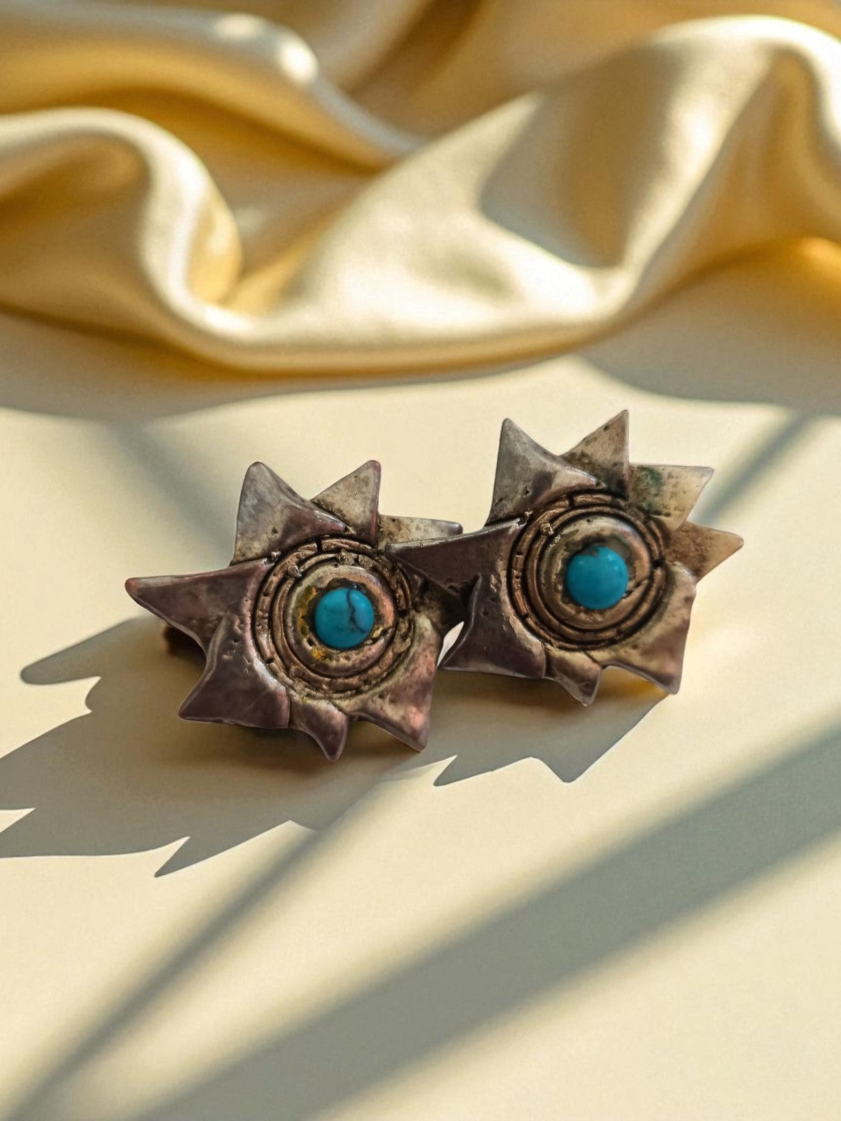 Boucles d’oreilles vintage années 60 style étoile, centre bleu, fantaisie rétro
