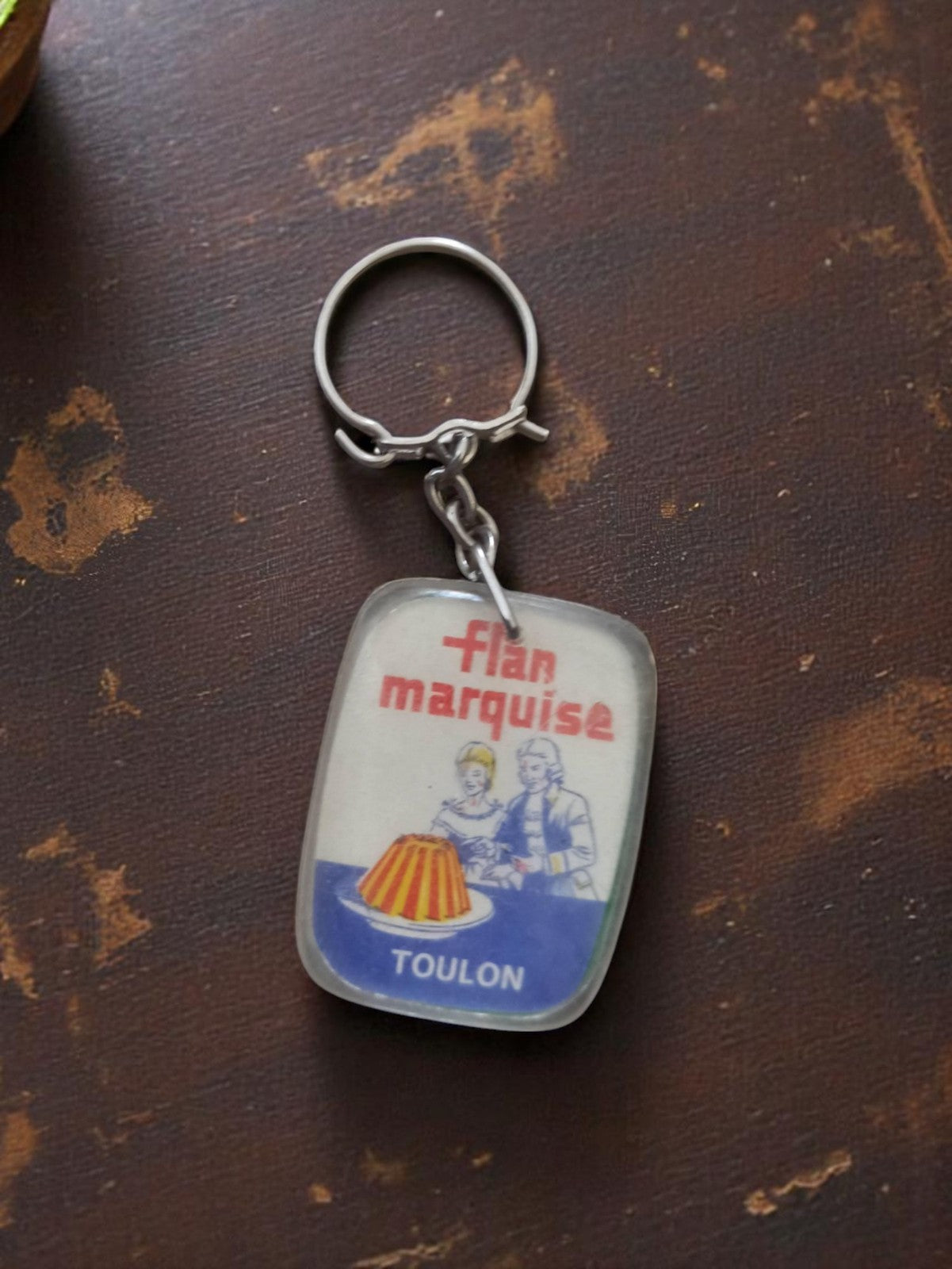 Porte-clés publicitaire vintage Flan Marquise Toulon métal rétro années 70