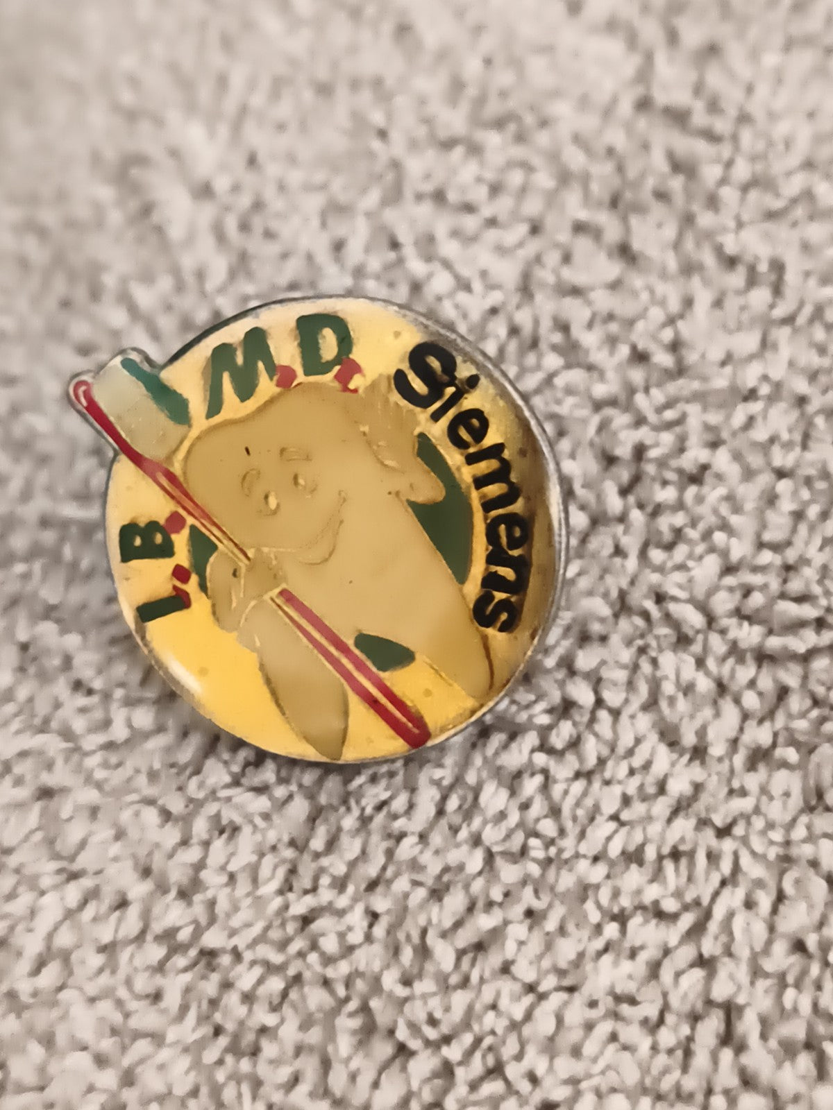 Pin's vintage Siemens BM.D, émaillé, personnage, badge publicitaire (Ref 6)