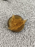 Pin's vintage rond insigne ailé doré badge rétro (Ref 5)