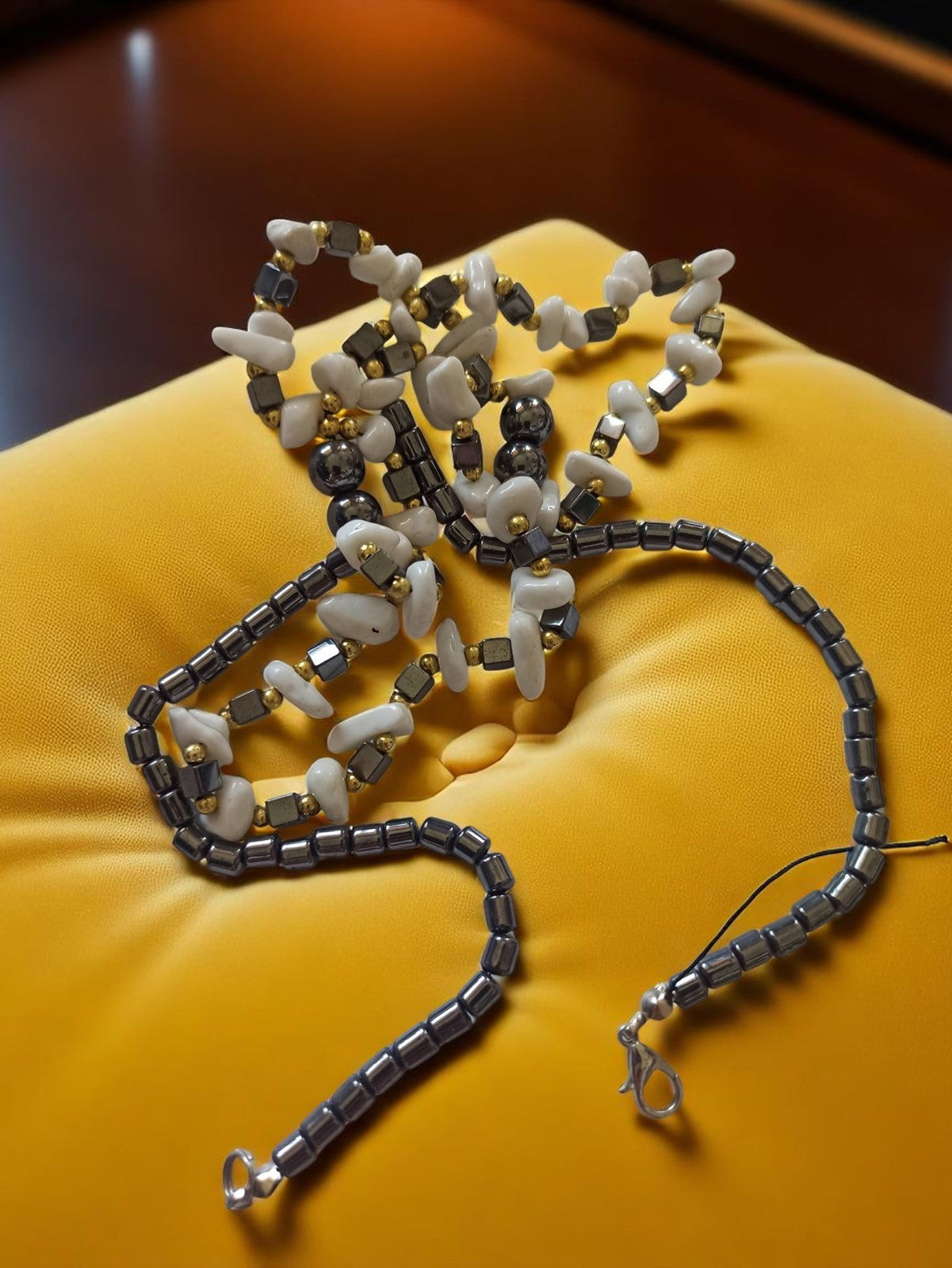 Collier vintage hématite perles grises et blanches rétro ancien