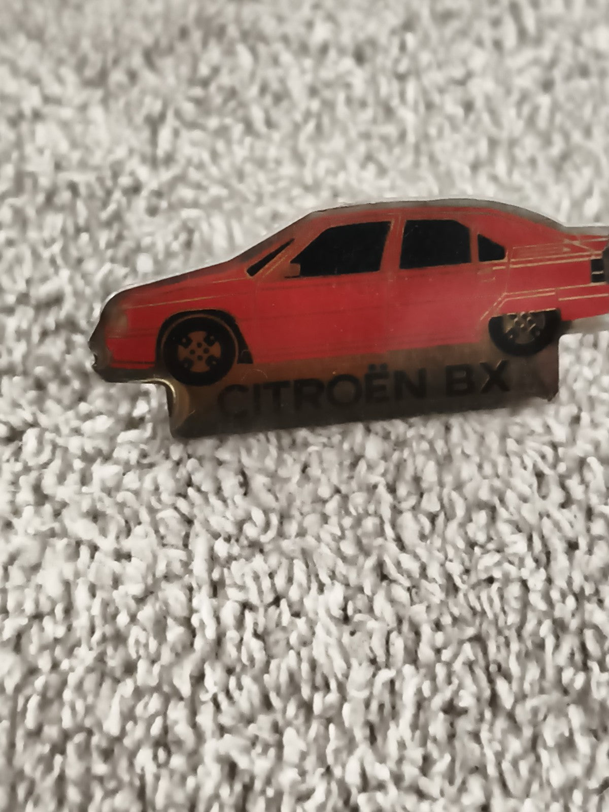 Pin's Citroën BX vintage, badge auto rouge, années 80 (Ref 5)