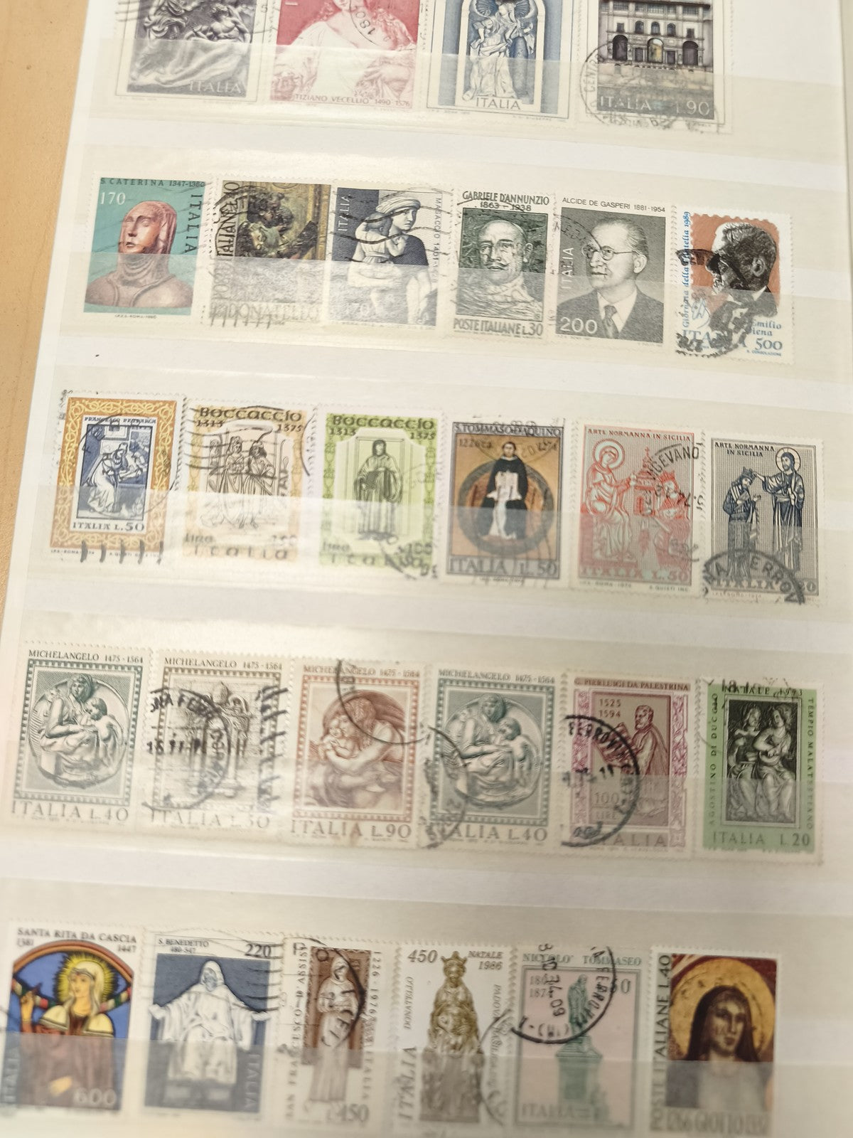 Lot de timbres philatélie Italie oblitérés, motifs personnages et monuments