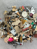 Lot pin's publicitaires état usé badges anciens Ref 12