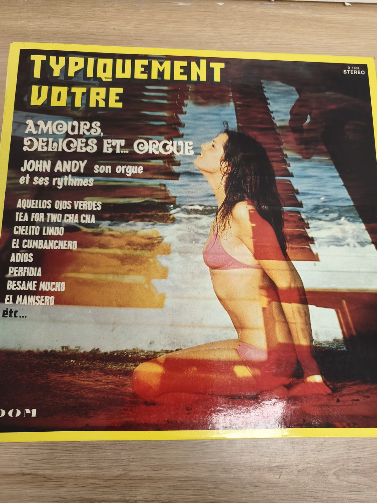 Vinyle 33T Typiquement Votre John Andy Amours Délices et Orgue pochette couleur