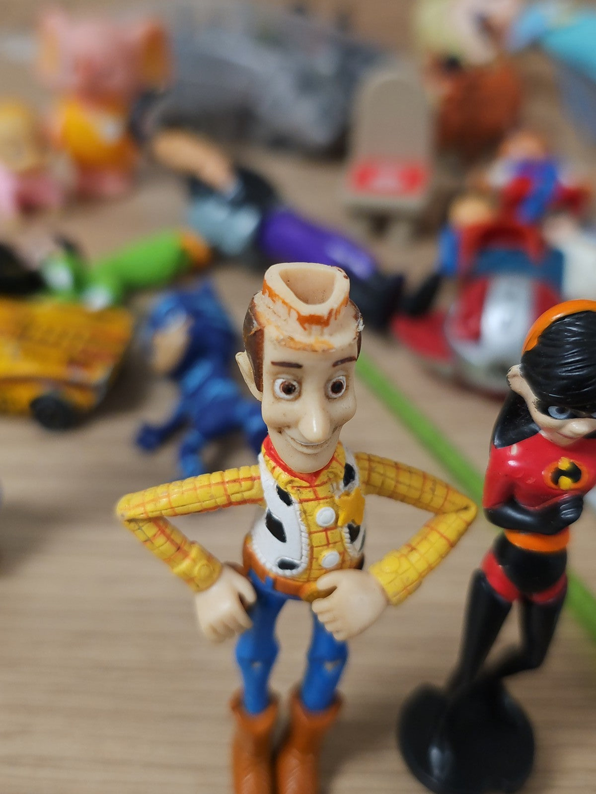 Lot figurines jouets divers enfants garçon fille personnages jeux mixte occasion