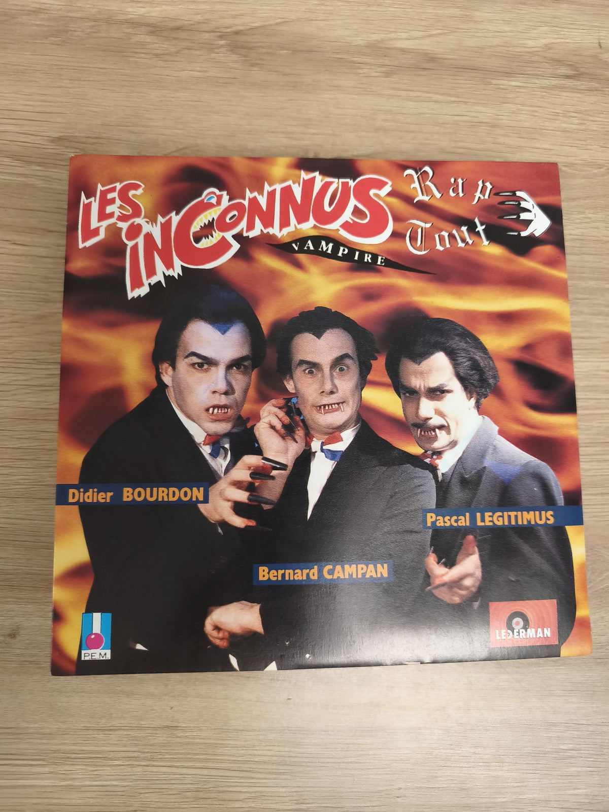 Vinyle 45T Les Inconnus Rap Tout Vampire pochette couleur Didier Bourdon