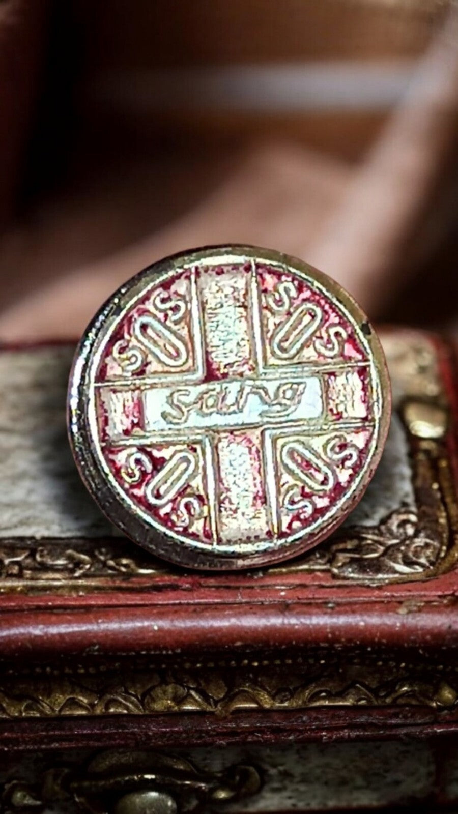 Pin's ancien SOS Sang croix rouge aspect émaillé vintage rare édition limitée