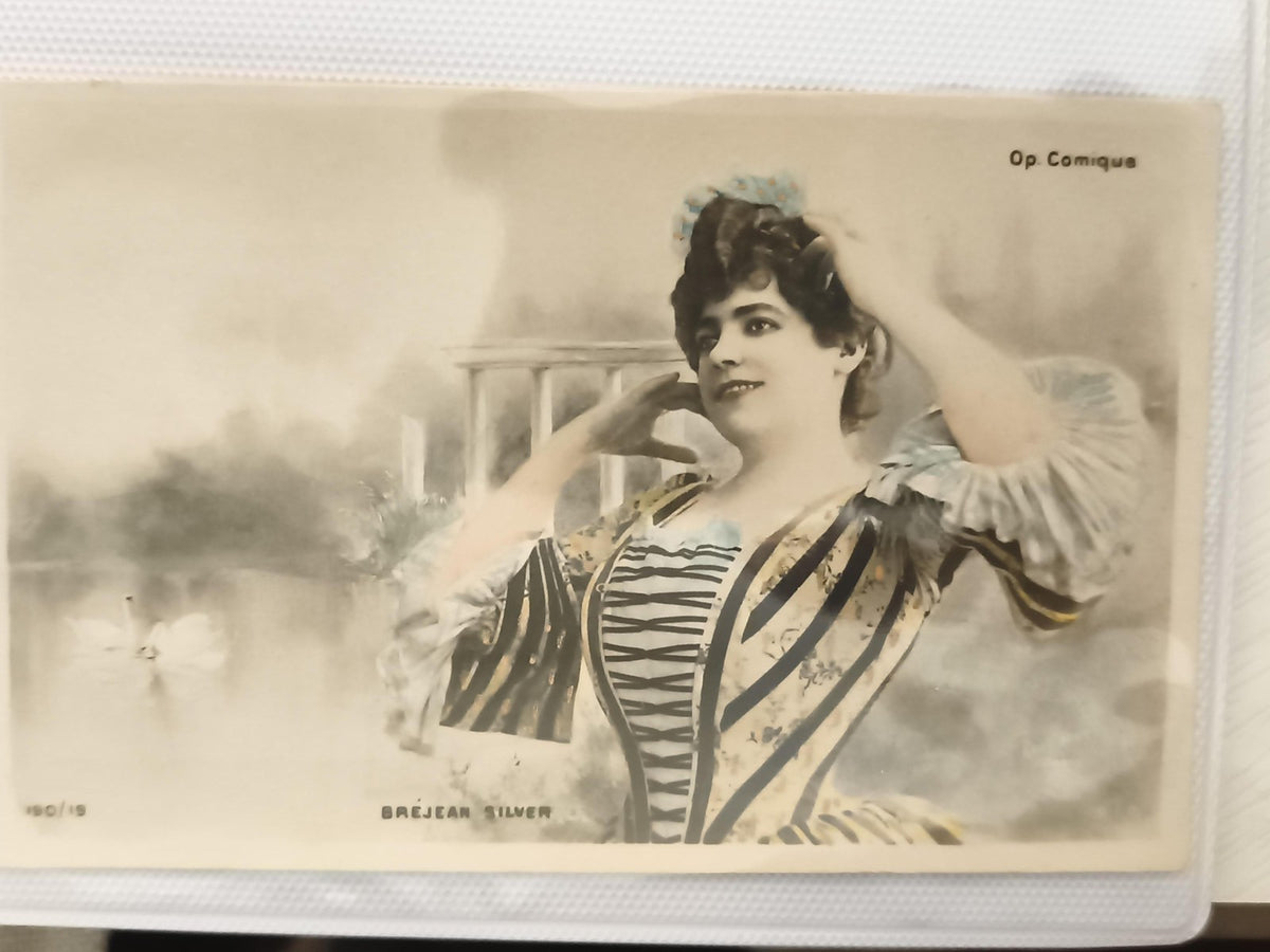 Carte postale ancienne Opéra Comique Bréjean Silver costume rayé colorisée