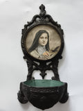 Bénitier mural ancien Sainte Thérèse de Lisieux métal noir style religieux
