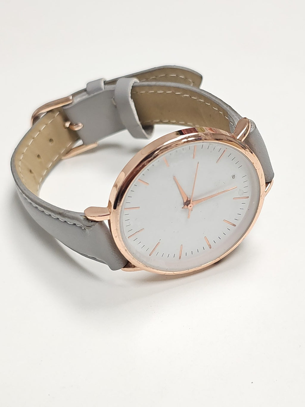 Élégante montre pour femme, accessoire mode, style classique, fonctionne, occasi