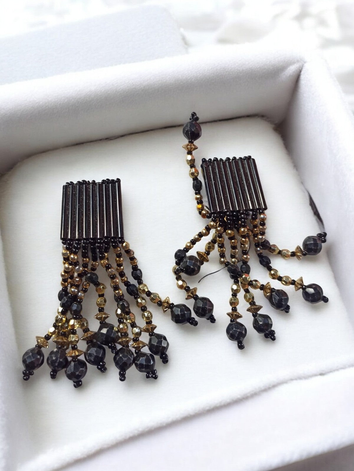 Paire boucles d’oreilles vintage perles noires dorées rétro ancien bijou fantais