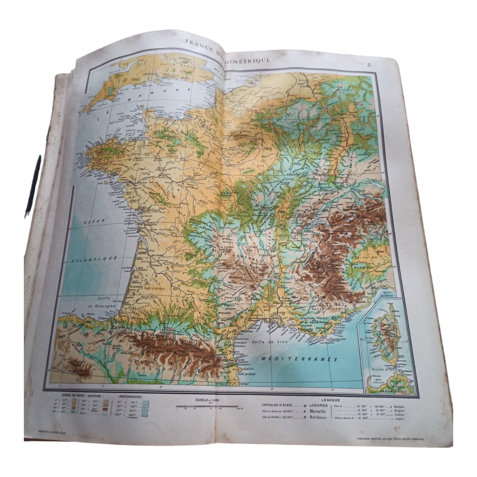 Atlas Universel Quillet relié relief noir France géographie cartographique