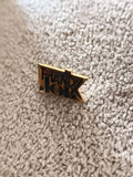 Pin's vintage HANDY JOB doré lettrage noir badge ancien (Ref 6)