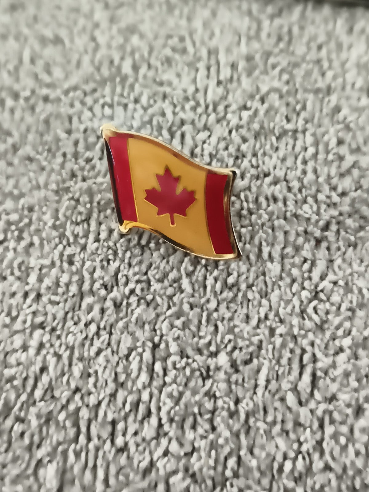 Pin's drapeau Canada vintage, feuille érable, émail, badge ancien (Ref 6)