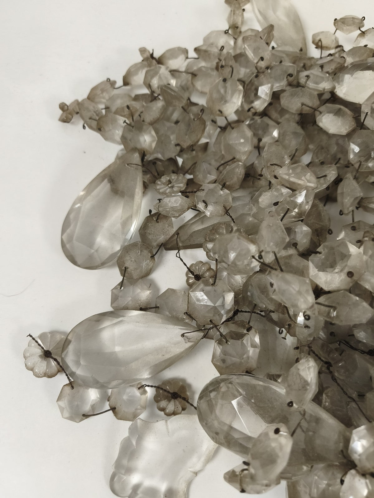 Lot pampilles anciennes pour lustre, cristal, formes diverses, déco vintage
