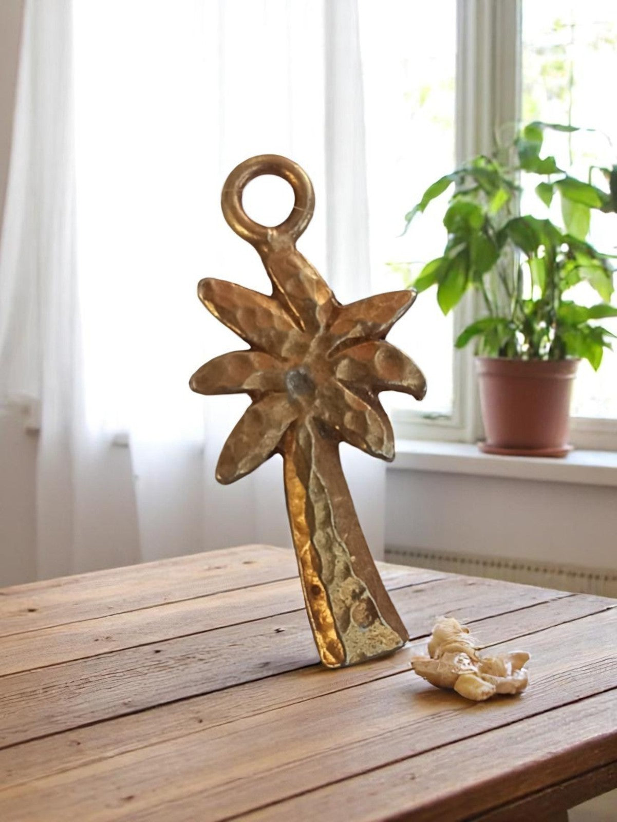 Pendentif vintage palmier métal martelé années 1950 bijou rétro déco