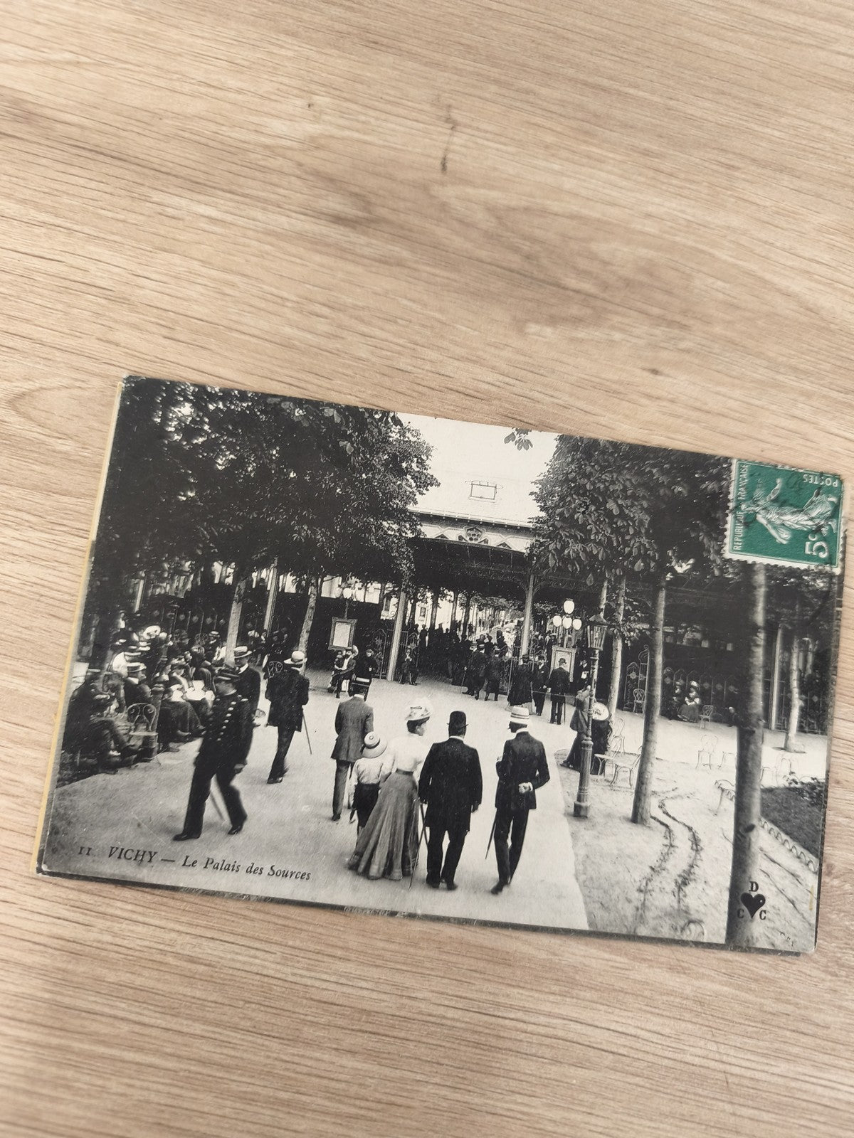 Carte postale ancienne Vichy Palais des Sources noir et blanc animée époque Bell