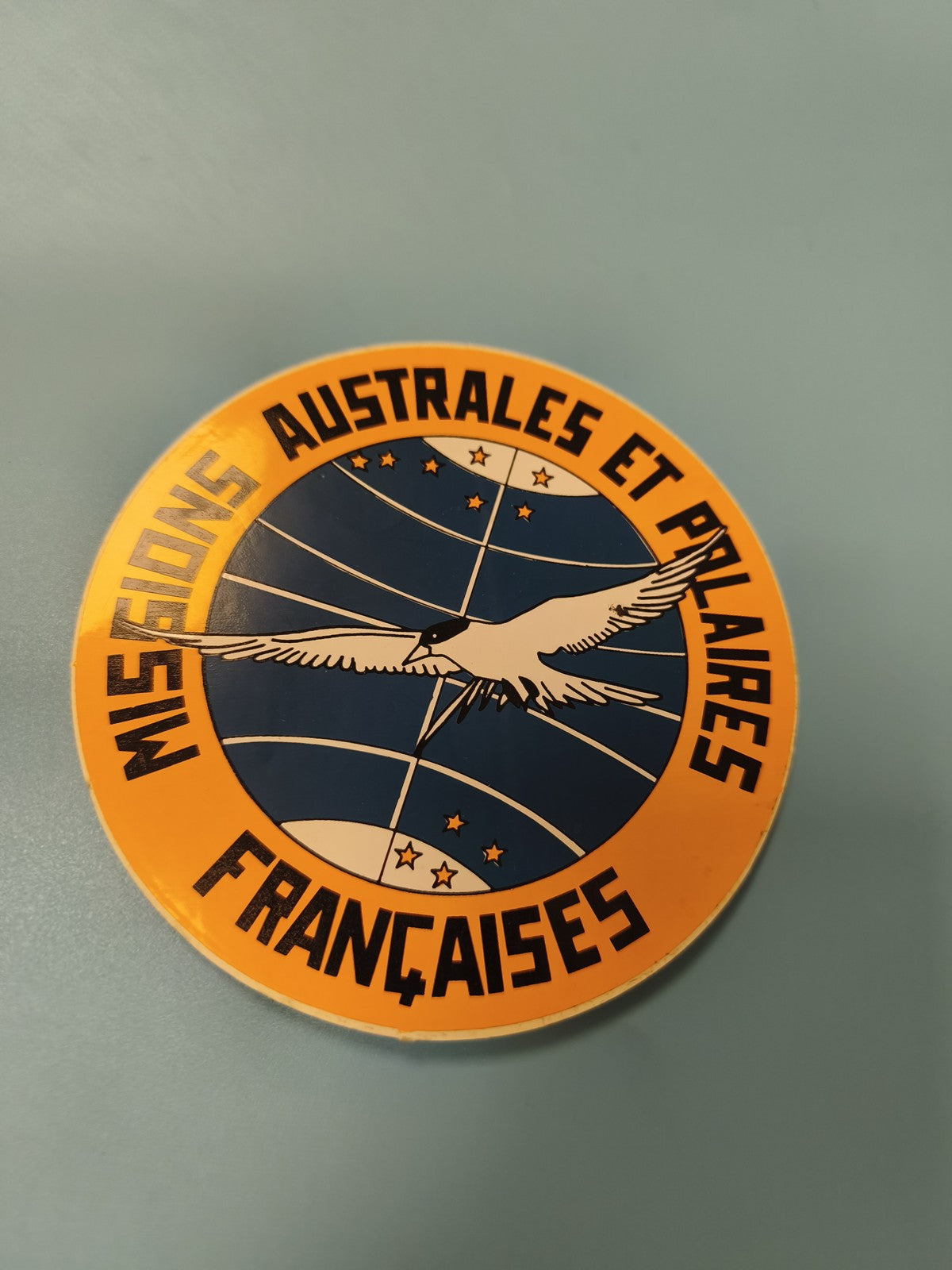Ancien autocollant Missions Australes et Polaires Françaises vintage rond bleu j