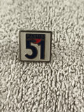Pin's publicitaire Pastis 51 vintage carré logo bleu rouge ancien (Ref 2)