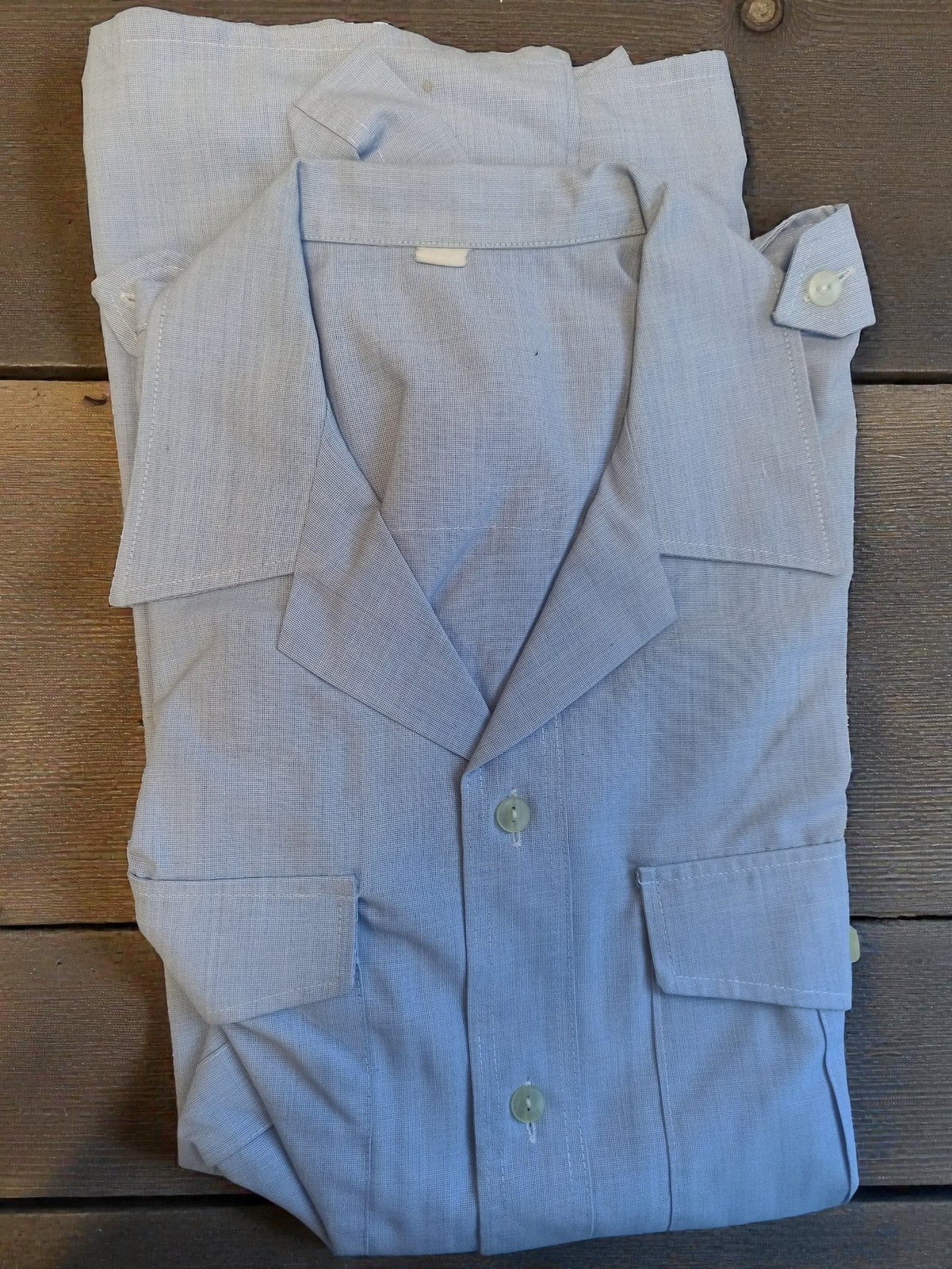 Chemise militaire vintage bleu clair, manches courtes, rétro, vêtement ancien