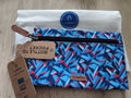 Trousse Cabaia motif bleu rouge 24 cm – pochette amovible BOTTLETO POCKET