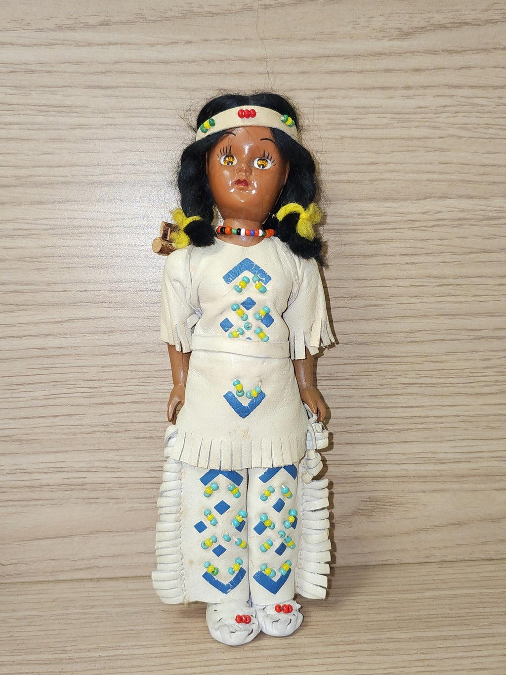 Poupée ancienne amérindienne fille en plastique, souvenir rétro vintage à collec