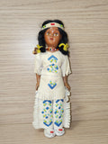 Poupée ancienne amérindienne fille en plastique, souvenir rétro vintage à collec