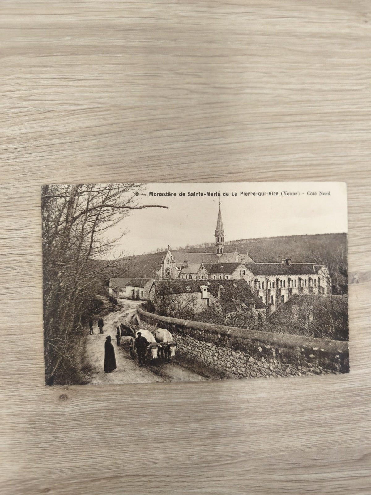 Ancienne CPA Monastère Sainte-Marie de La Pierre-qui-Vire Yonne attelage rétro