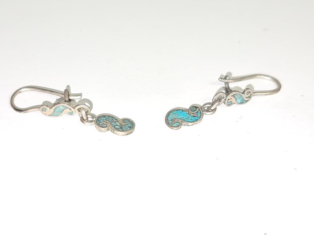 Paire de boucles d'oreilles vintage en argent ancien, bijou rétro collection