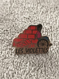 Pin's vintage Les Violettes mur de briques émaillé badge ancien (Ref 6)