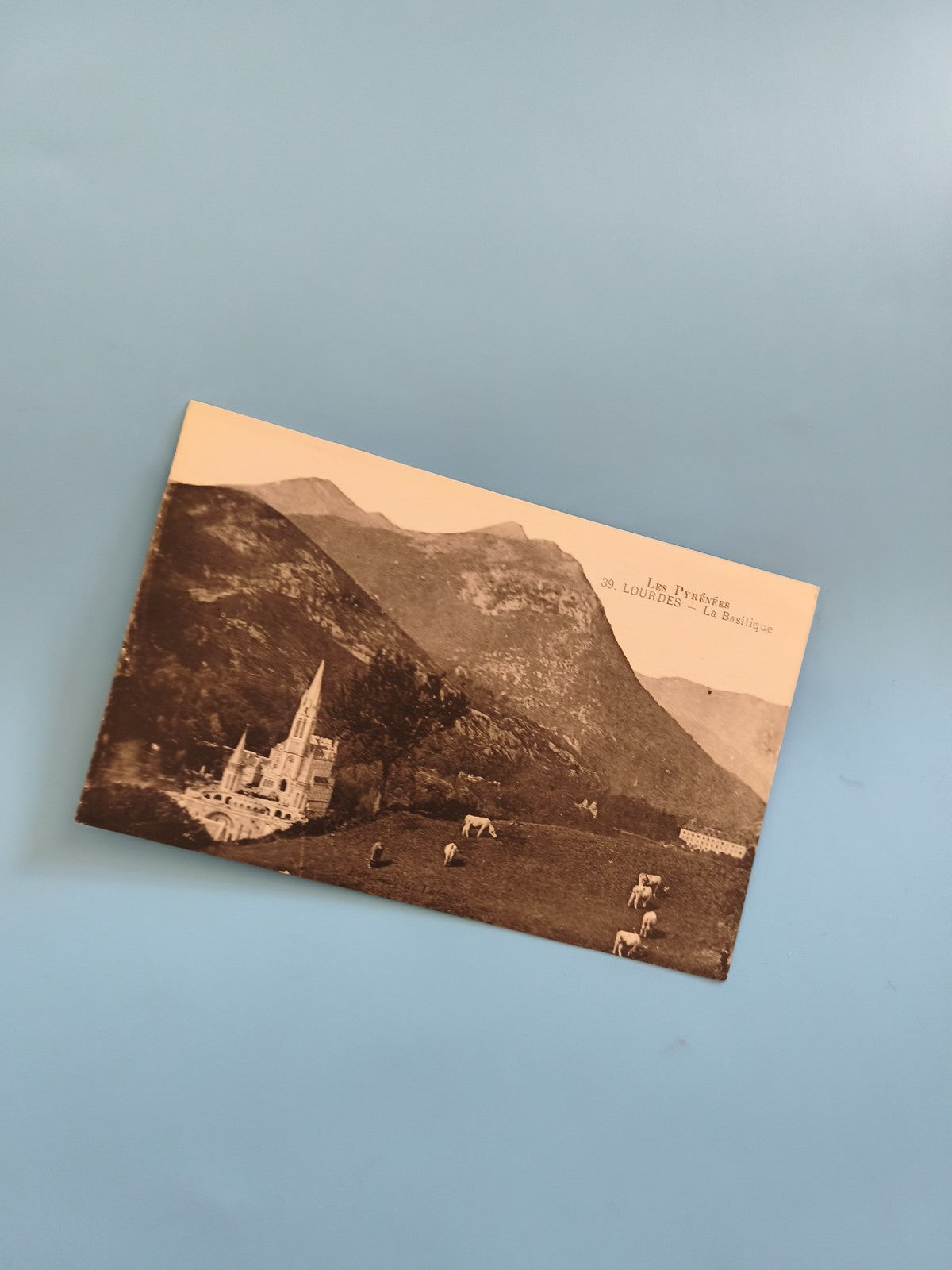 Carte postale ancienne vintage de Lourdes ? Souvenir rétro collection France