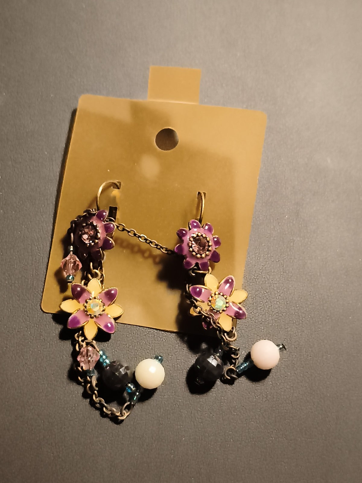 Boucles d’oreilles vintage fleurs mauves et jaunes deadstock perles fantaisie