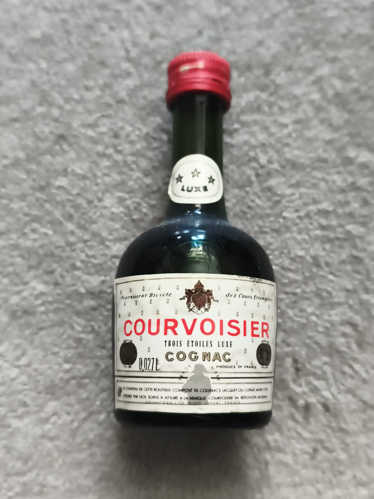 Mignonnette vintage Courvoisier Cognac 3 étoiles luxe bouteille ancienne