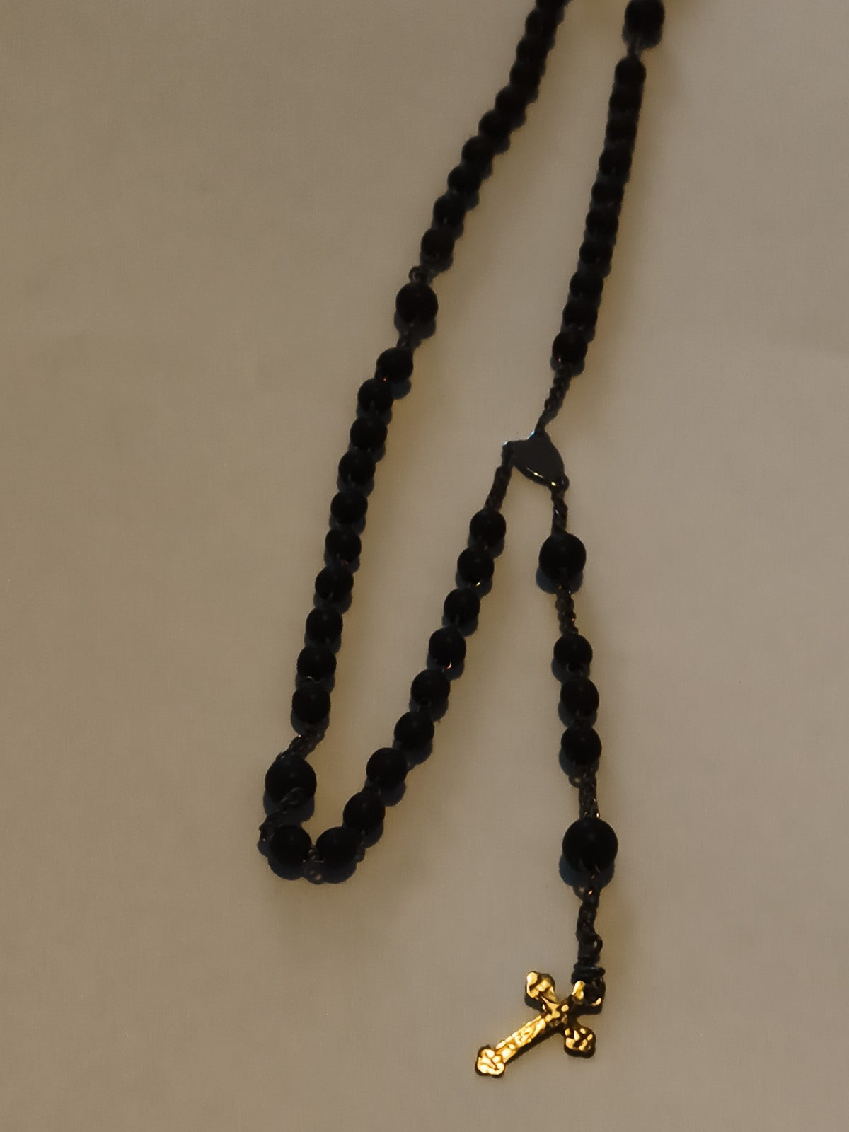 Chapelet ancien catholique perles noires croix dorée vintage religieux