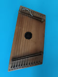 Cithare à cordes bois, instrument musique à caisse plate, style traditionnel