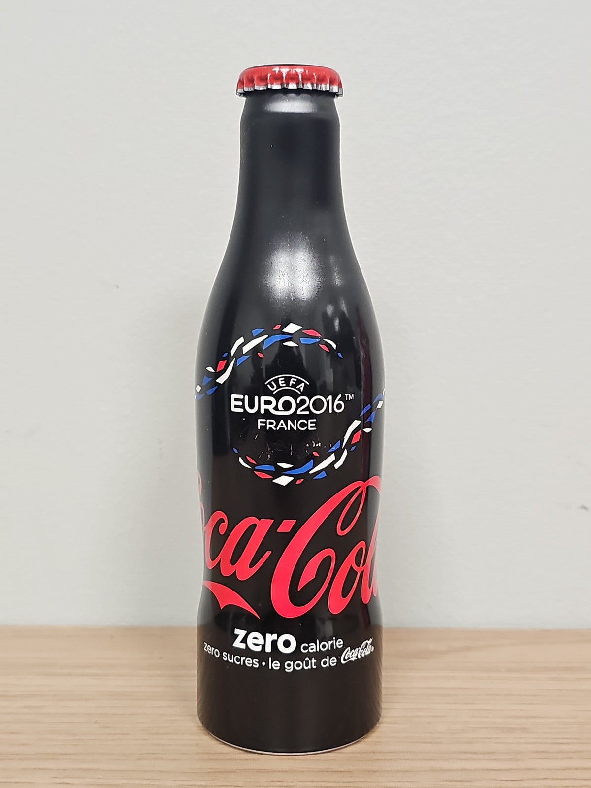 Bouteille Coca-Cola pleine UEFA Euro 2016 édition spéciale boisson gazeuse Franc
