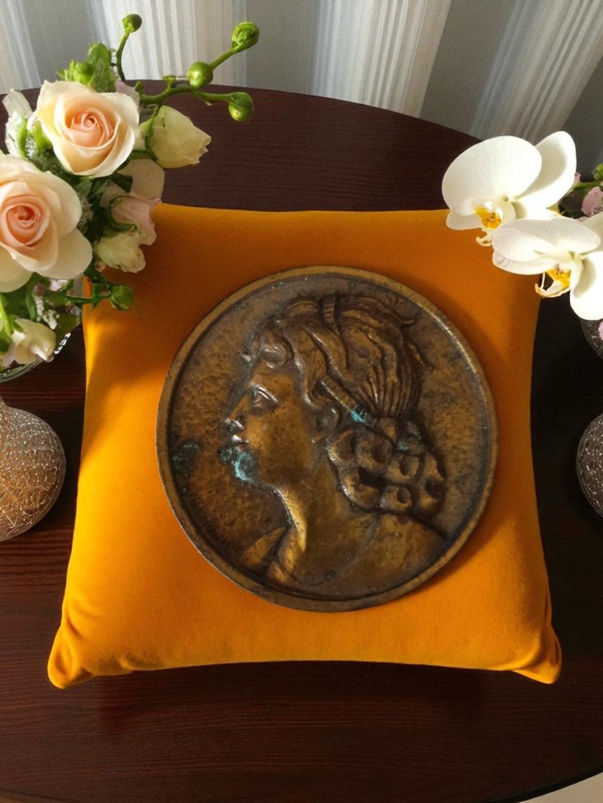Médaille bronze coiffure ancienne – profil femme – vintage décoration