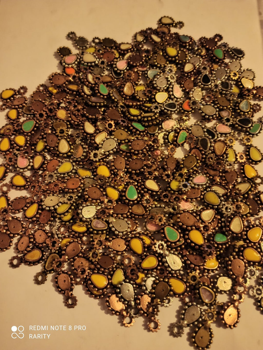 Lot 200 pendentifs goutte émaillés métal couleurs fantaisie années 90