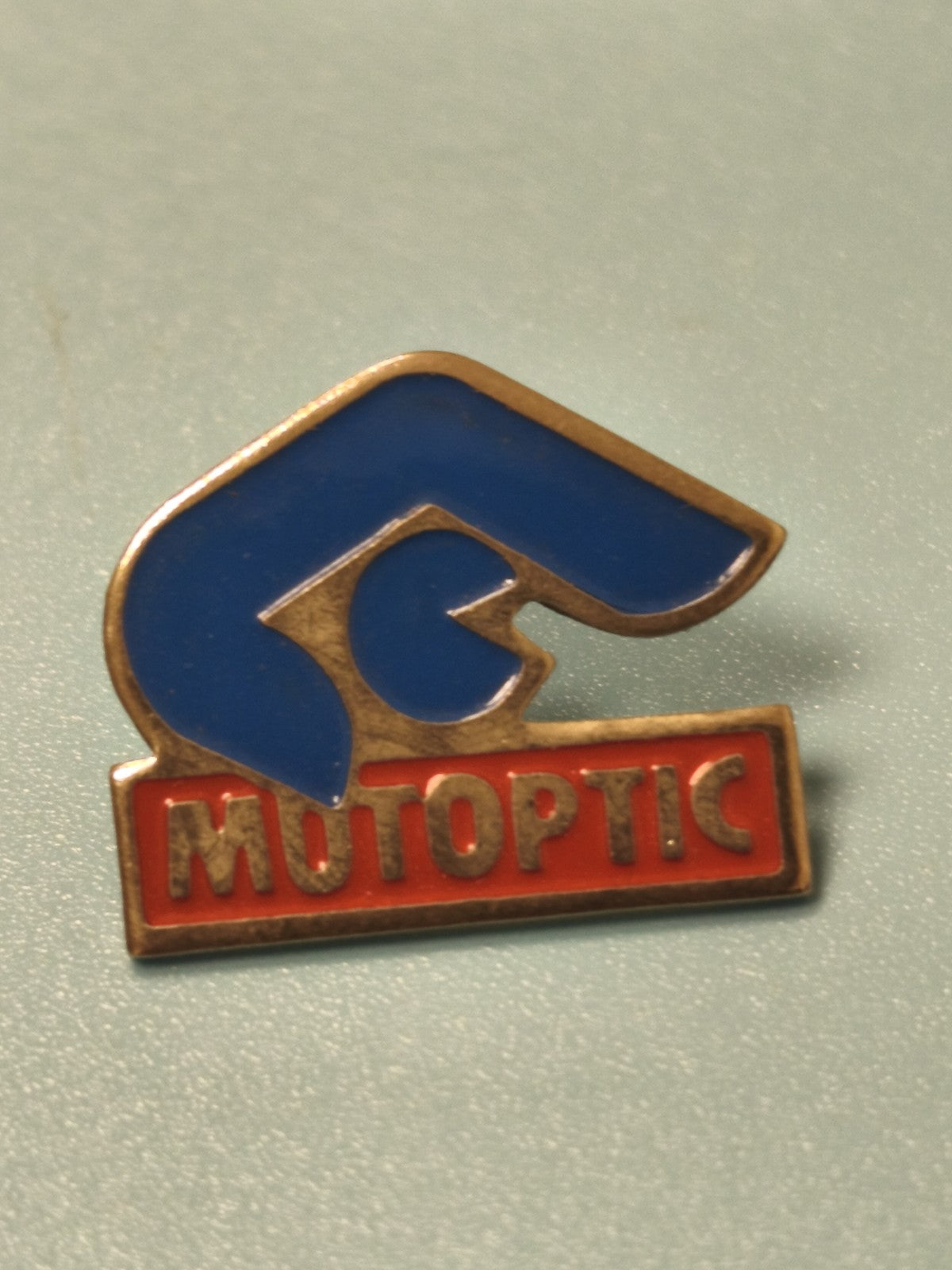 Vintage pin's Mutoptic bleu rouge collection publicité ancien badge (Ref 12)