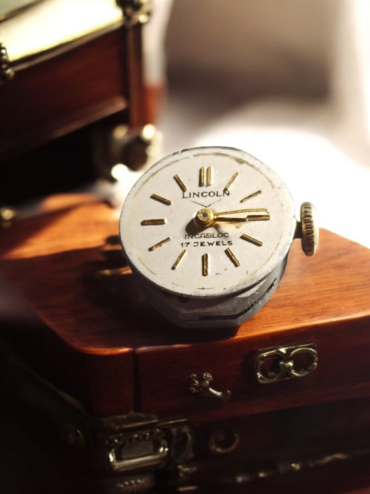 Mouvement montre Lincoln mécanique vintage cadran doré Incabloc 17 jewels