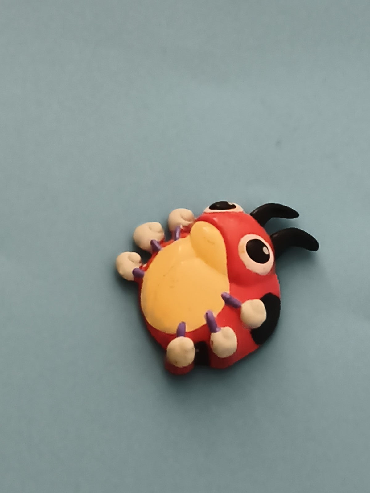 Figurine Pokémon Ladyba coccinelle rouge jaune décor cartoon jouet vintage