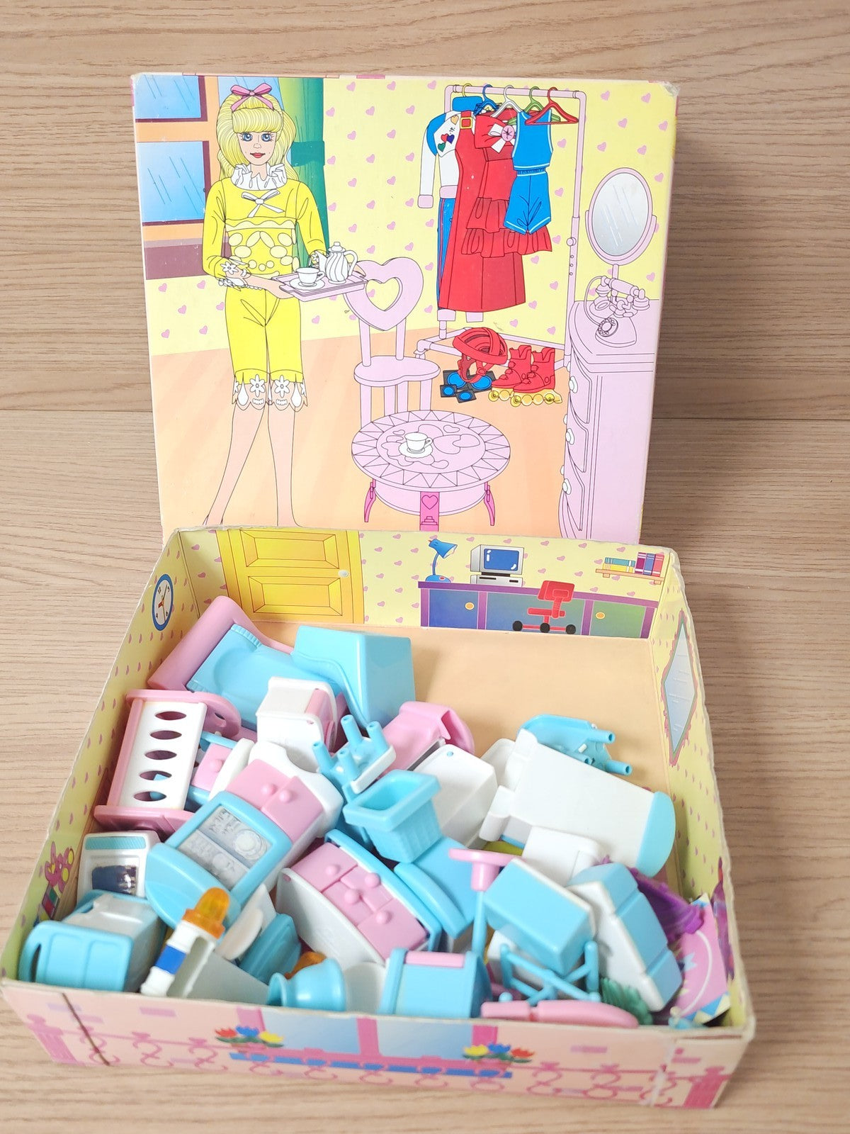 Vintage accessories for old 80s-90s Barbie-type dolls, miniature retro
