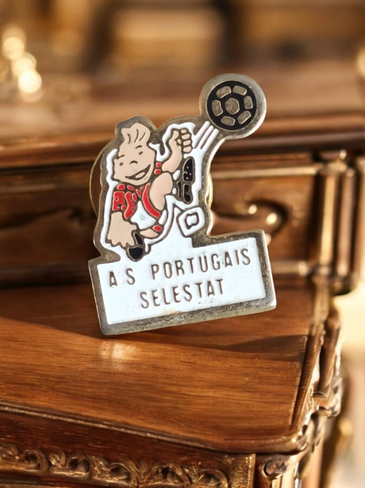 Pin's AS Portugais Sélestat football vintage émaillé logo joueur ancien badge