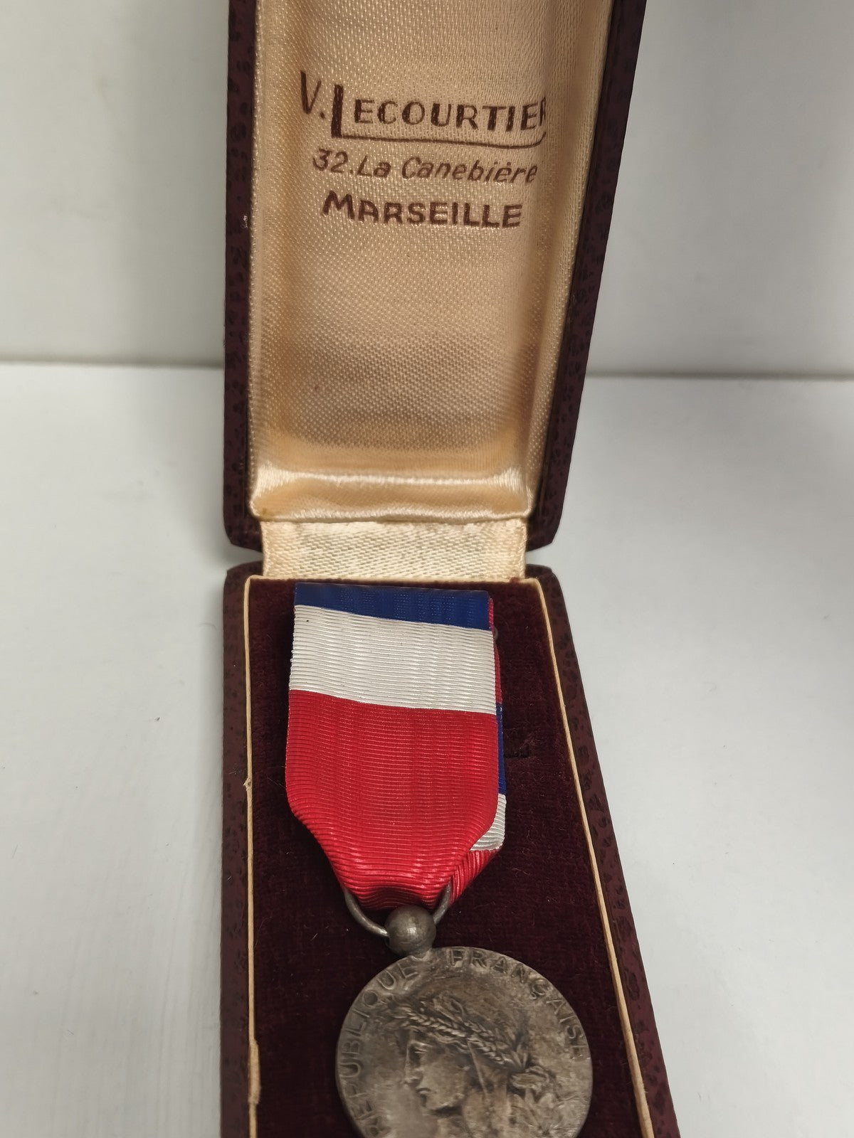 Médaille du travail ancienne République Française ruban tricolore avec écrin Lec