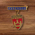 Broche ancienne Pyrénées émaillée, blason Bagnères-de-Bigorre, métal doré